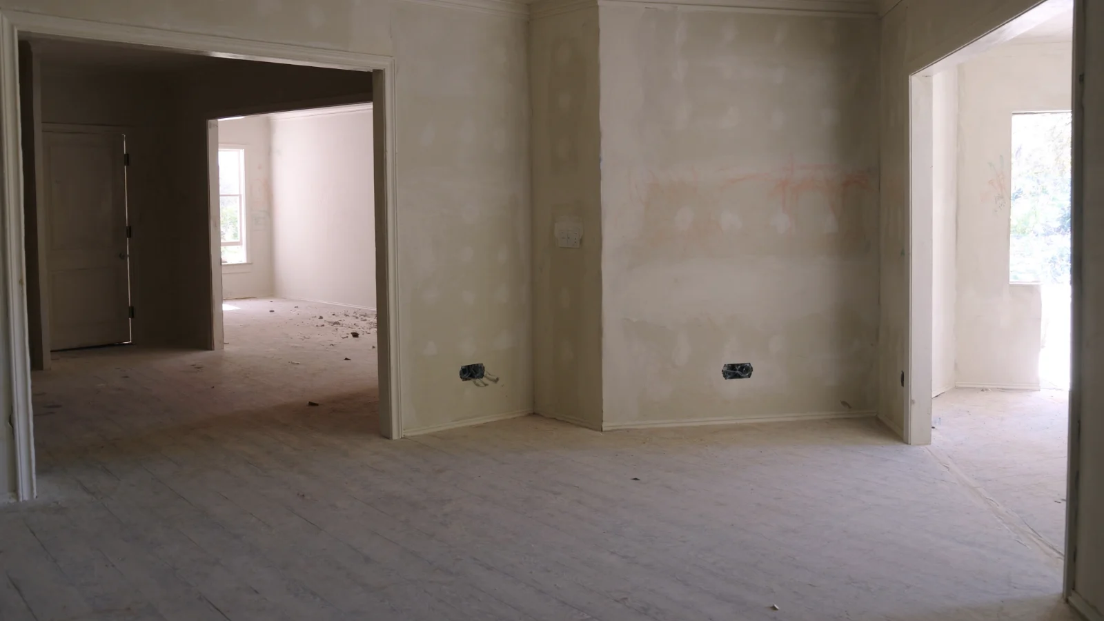 Área construída de casa em fase final de acabamento