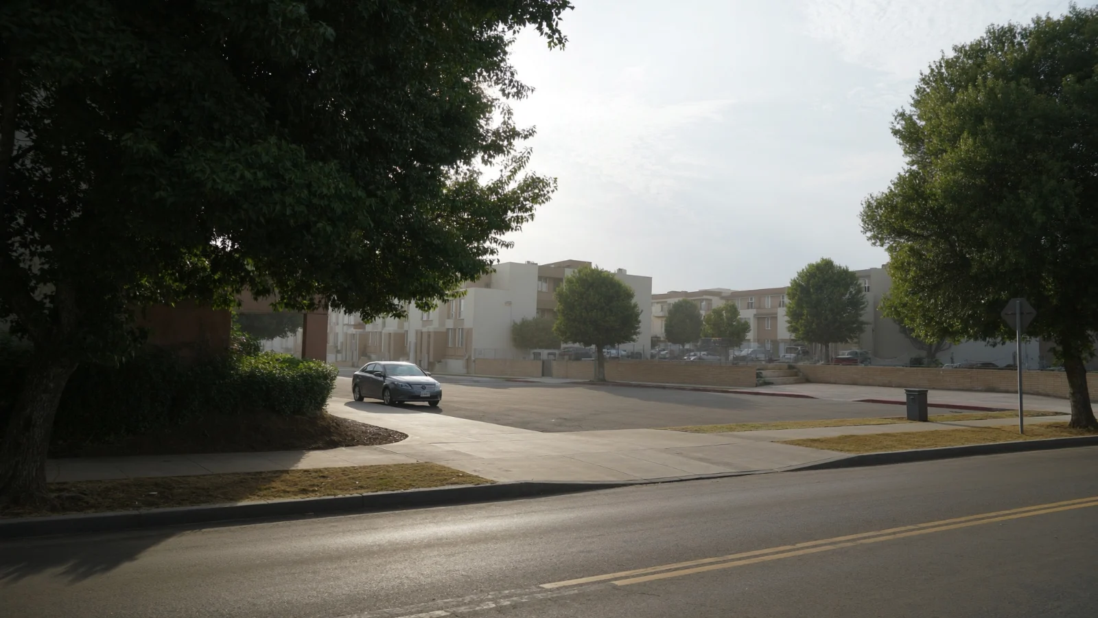 Rua arborizada e residencial típica de Perdizes