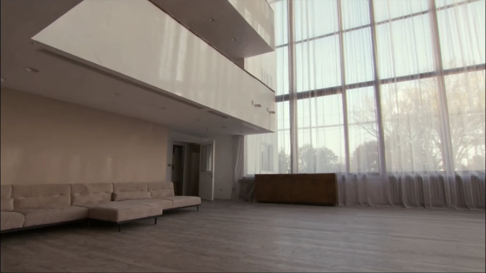 Sala ampla de apartamento em prédio bem localizado