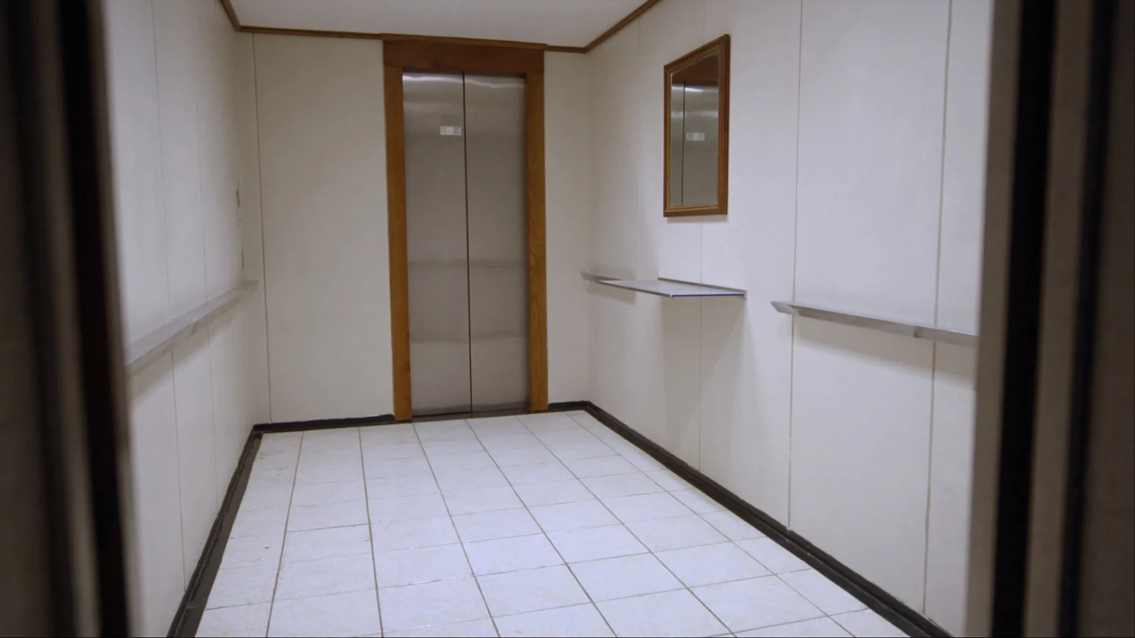 Elevador de serviço utilizado para transporte de material de reforma
