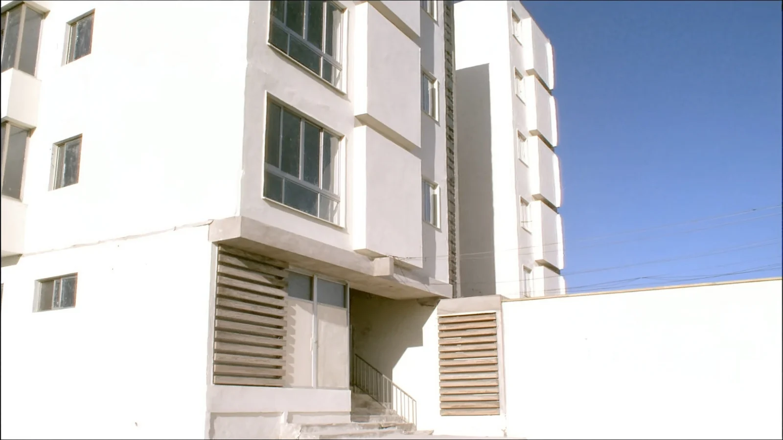 Fachada de edifício após obra de reforma estrutural